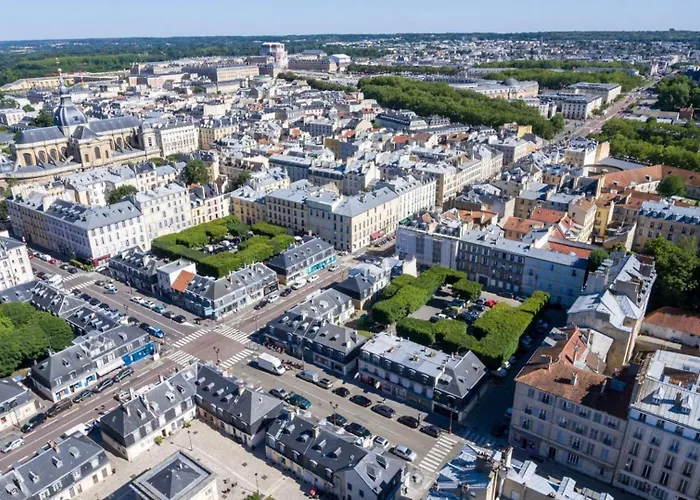 La Lanterne / F3 Chateau De Daire Versay